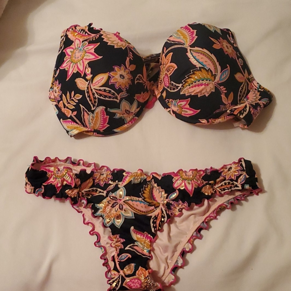 2 piece bikini, beautiful colors, worn 1 time